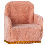 The Folding Chair, Mouse - Rose by Maileg features a pink plush design with a rounded backrest and elegant gold fringe, adding cozy Farmhouse charm, perfect for hosting your Maileg friends in style and comfort.
