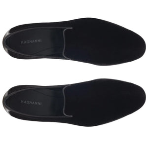Top view of Magnanni's Jareth Slipper in black, featuring a minimalist design, smooth texture, and elegant silhouette ideal for formal occasions.