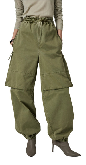 The CO Articulated Vented Pant in oversized olive-green cargo style, featuring elastic cuffs and waistband, exudes hands-in-pockets coolness. Paired with a light shirt and pointed high heels, it offers casual sophistication with an army-style jogger flair.