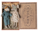 Maileg’s Mum & Dad Mice in Cigarbox features two mice in nightwear lying side by side in a cozy bed, all nestled inside a charming vintage-style cigar box.