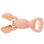 Discover Sunnylife's Sand Claws, a peach-colored lobster toy with movable claws and white accents. Designed to inspire creativity, it features a convenient back handle for easy use, making it perfect for imaginative sculpting adventures.