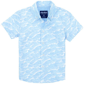 Feel the breezy vibes of summer with the Boys' Shordees Summer Shirt from Properly Tied, a light blue short-sleeve button-up featuring white wave patterns. Its lightweight design ensures comfort and ease, making it perfect for beach outings.