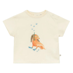 Unwind in style with the Baby Fremius T-Shirt by Arsene & Les Pipelettes, a cream organic cotton tee adorned with a fun cartoon dog wearing a snorkel and swim fins, cheerfully blowing bubbles.