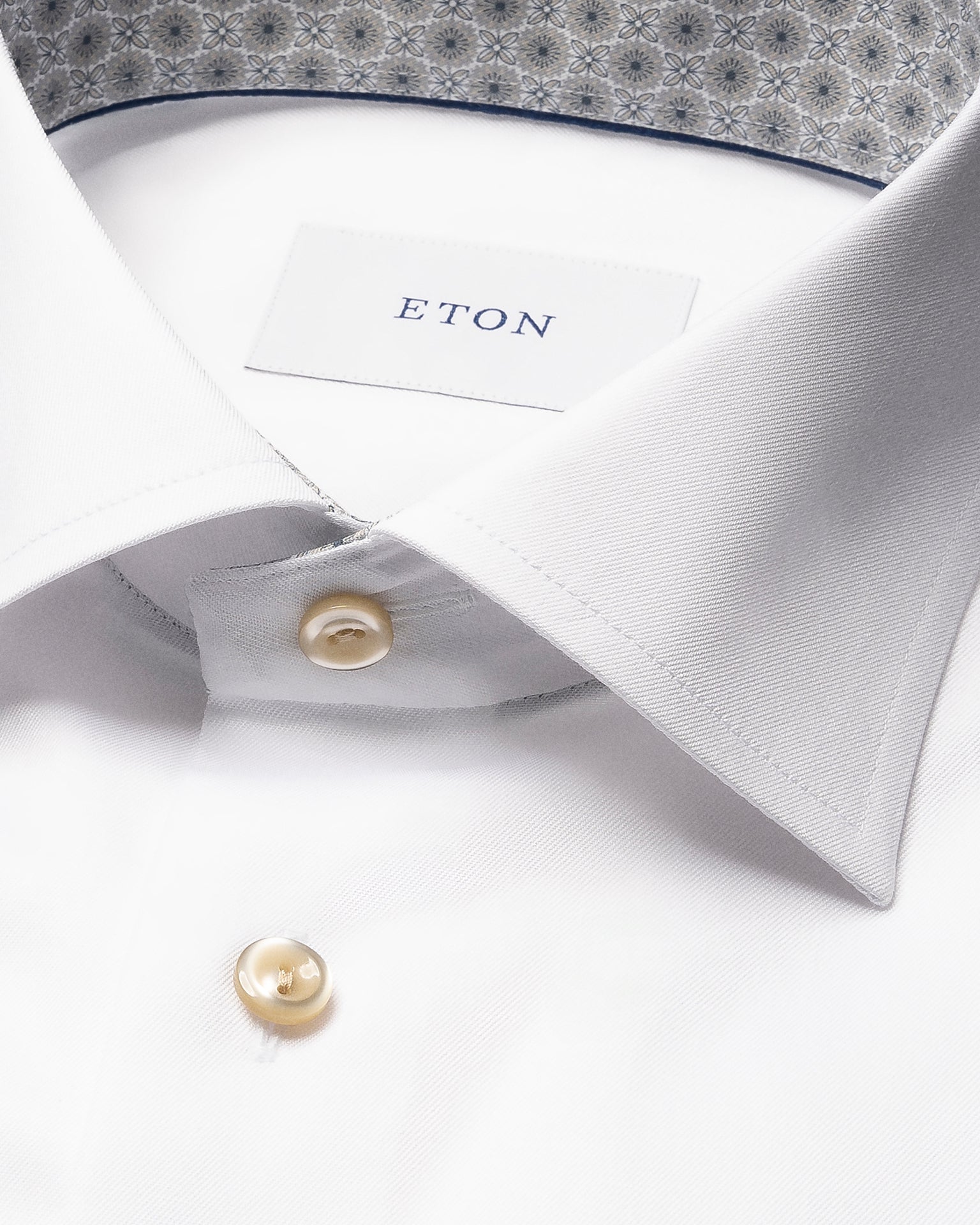 Close-up of the Eton Slim Cut Away Medallion Effect Signature Twill Shirt, featuring beige buttons and a medallion-patterned inner collar.