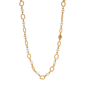 The Juliska Capucine De Wulf Berry & Bead Chain features twisted oval links and evenly spaced white pearls, making it ideal for layering.