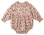 The Rylee & Cru Baby Girls’ Cora Romper features long sleeves and a sweet Peter Pan collar, with a beige background adorned in red floral print. Designed with a gathered waist, elasticized cuffs and leg openings for comfort, this romper is finished with natural coconut buttons for an extra touch of style.