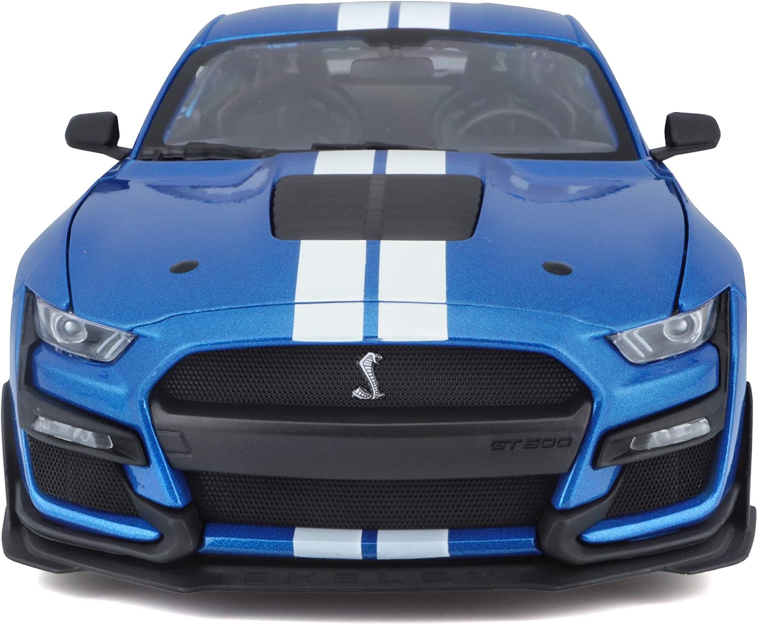 Front view of a blue 1:18 SE 2020 Mustang Shelby GT500 with white racing stripes and a cobra emblem on the grille, expertly crafted by Maisto as a die-cast collectible vehicle.