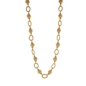 The Berry & Bead Chain by Juliska Capucine De Wulf features alternating textured oval and circular links, ideal for layering and beautifully showcased against a white background.