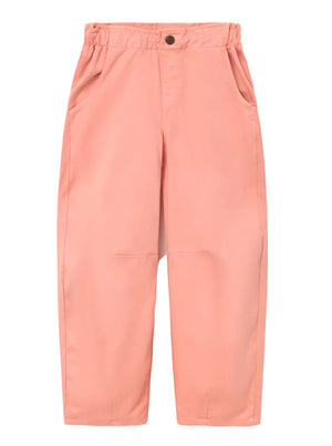 The Girls' Atena Pants from Cozmo are light pink, high-waisted pants for girls, made from soft cotton twill with side pockets, a button closure, and straight legs, shown against a white background.