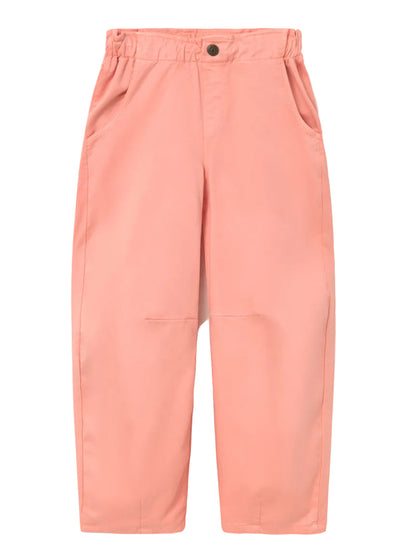 The Girls' Atena Pants from Cozmo are light pink, high-waisted pants for girls, made from soft cotton twill with side pockets, a button closure, and straight legs, shown against a white background.