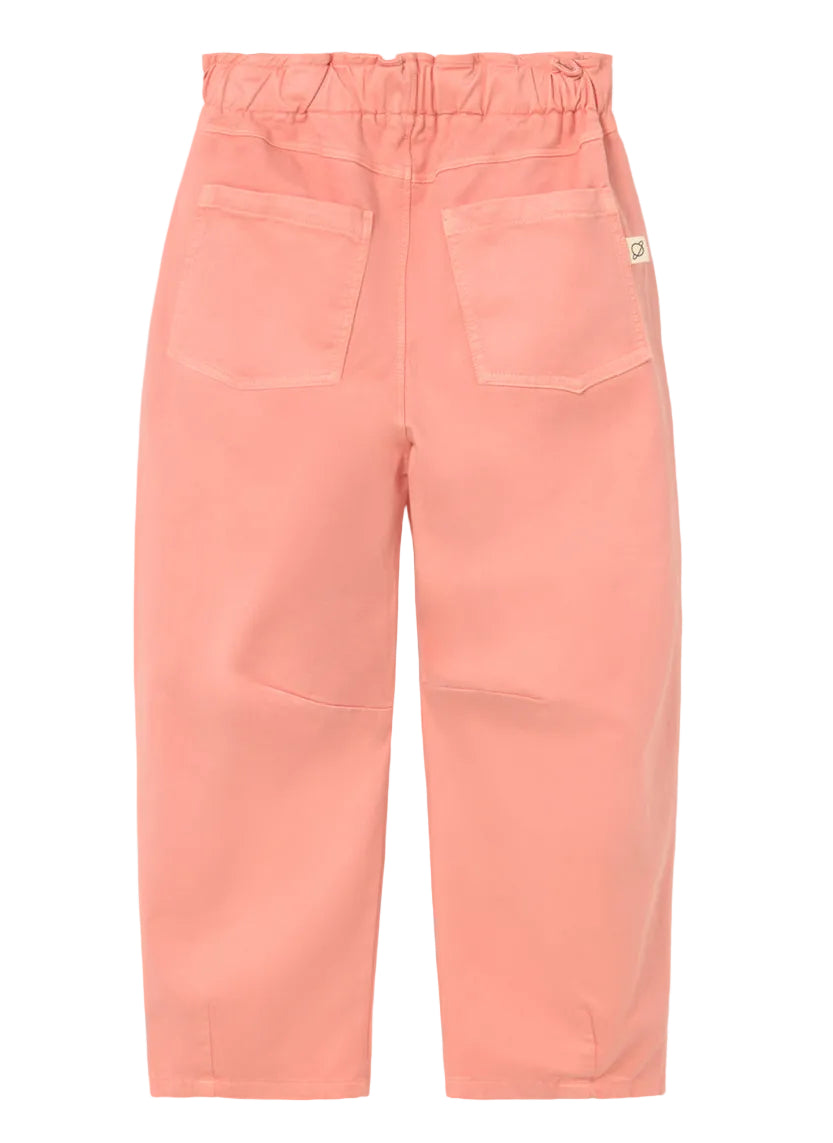 Back view of Cozmo Girls' Atena Pants in coral pink, designed with a high waist, elastic waistband, two back pockets, and cropped legs for a comfortable yet stylish look.