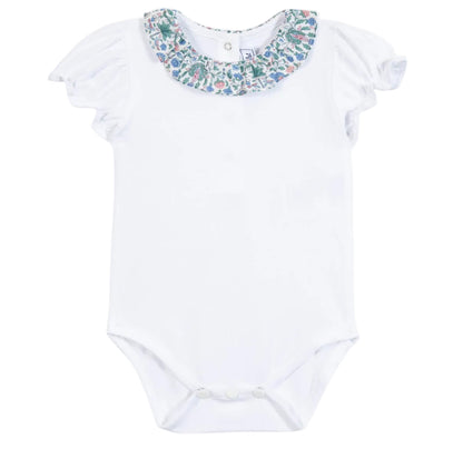 Introducing the Baby Girls’ Liberty Fabric Collar Onesie by Tartine et Chocolat—a sweet white baby bodysuit featuring short ruffled sleeves and a floral Liberty fabric ruffled collar. Convenient snap closures at the bottom make this charming piece perfect for a spring outfit.