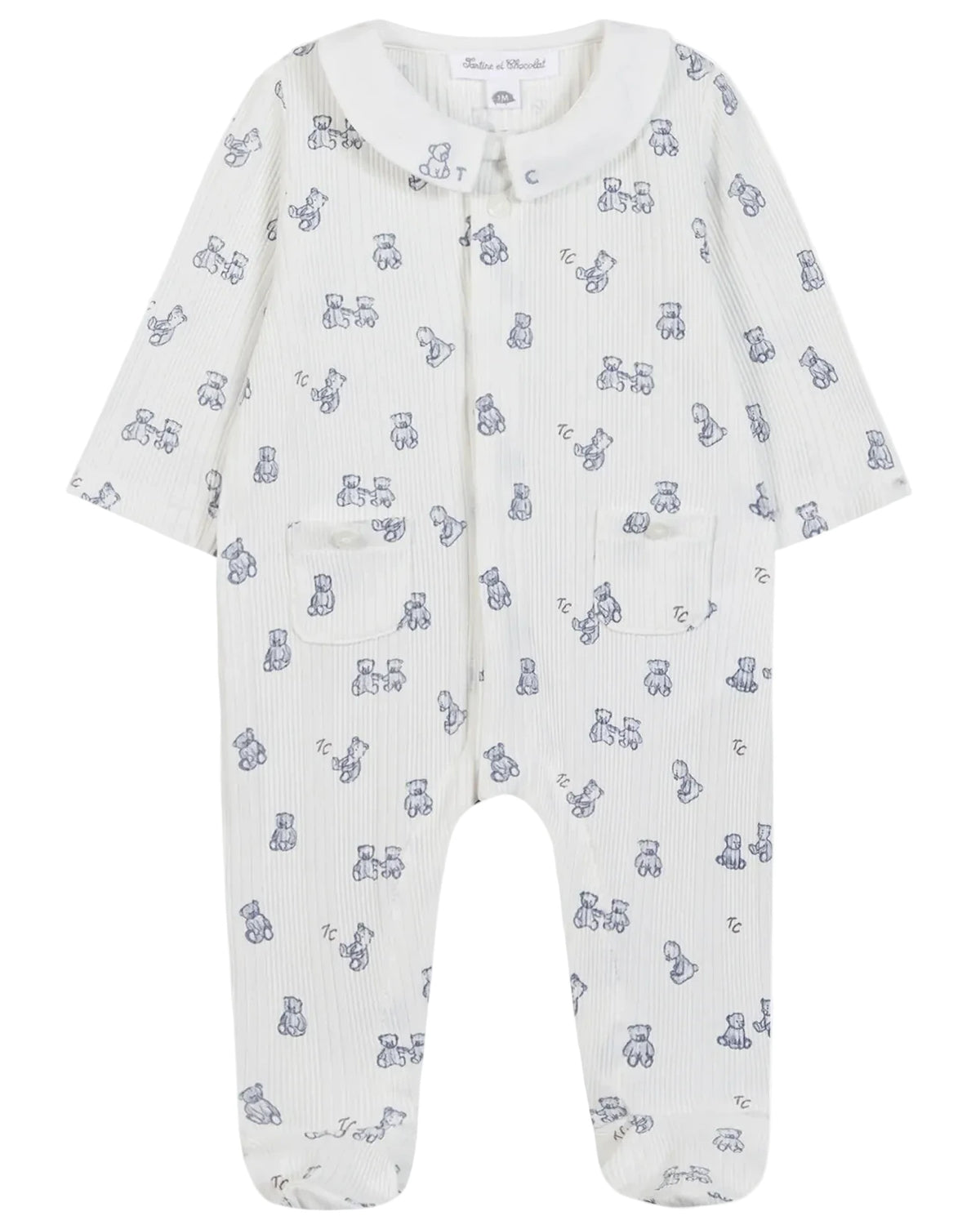 The Tartine et Chocolat Baby Boys’ Ribbed Knit Pajama is a white sleepsuit with long sleeves, covered feet, and a convenient front zipper. Adorned with charming blue teddy bear motifs and crafted from soft unbleached cotton, this pajama set offers newborn boys both comfort and adorable style.
