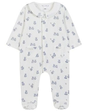 The Tartine et Chocolat Baby Boys’ Ribbed Knit Pajama is a white sleepsuit with long sleeves, covered feet, and a convenient front zipper. Adorned with charming blue teddy bear motifs and crafted from soft unbleached cotton, this pajama set offers newborn boys both comfort and adorable style.
