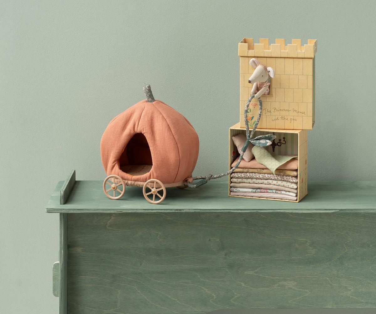 Maileg’s Pumpkin Carriage - Mouse, paired with a fabric castle play set and complete with a plush mouse, ladder, and stacked mattresses, displayed on a green wooden surface against a light green wall.