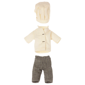 A delightful addition to any kitchen collection or playset, the Maileg Chef Mouse with Soup Pot and Spoon features a charming three-piece outfit: a white chef hat, a double-breasted jacket, and black-and-white checkered pants.