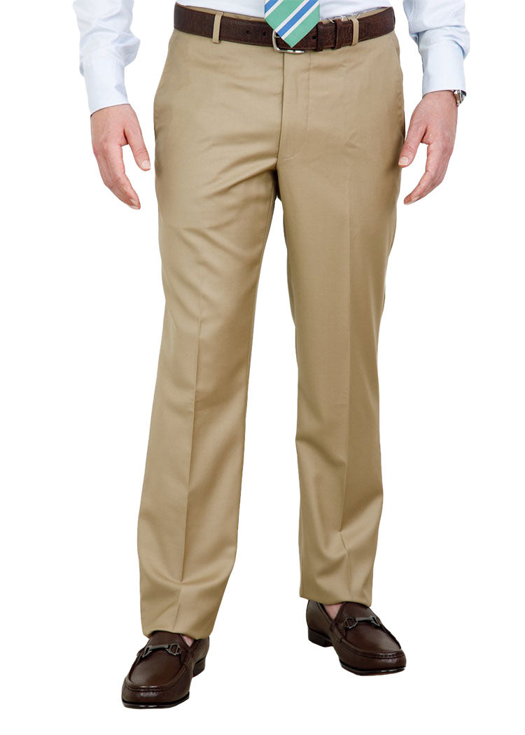 A man in Samuelsohn classic fit khaki pants.