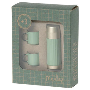 The Maileg Thermos and Cups - Mint is a charming small toy set in a green box, featuring the Maileg thermos and two matching cups, perfect for hiker mice with magnetic hands.