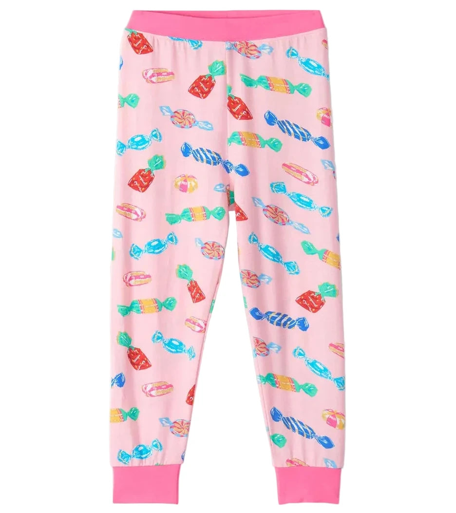 The Hatley Girls’ Delicious Candies Bamboo Pajama Set features a playful candy print with colorful wrapped sweets and is finished with a comfy pink waistband and cuffs. Made from soft bamboo, this set is perfect for bedtime fun.
