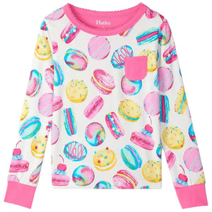 The Hatley Girls’ Macaron Bamboo Pajama Set is a cozy two-piece outfit made from soft bamboo jersey, featuring charming macaron prints, long sleeves with pink collar and cuffs, a small pink chest pocket, and the signature “Hatley” brand label at the neckline—perfect for bedtime comfort.