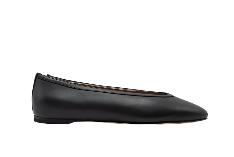 The Dafne Leather Flats by Casa Isota are black Nappa leather ballet flats with a low heel, expertly crafted by Italian artisans and shown on a white background.