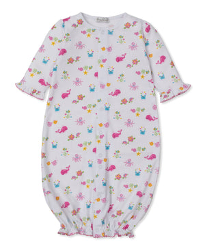 The Kissy Kissy Baby Ocean Antics Convertible Gown is crafted from soft Pima cotton and features pink sea creatures alongside a colorful floral pattern. This versatile playsuit offers long sleeves and gentle elastic at the cuffs and hem, ensuring ultimate comfort for your little one.
