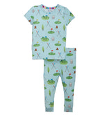 The Magnetic Me Baby Boys’ and Boys’ Gopher It Magnetic PJ Set features a light blue pajama set adorned with playful golf course patterns, including greens, flags, golf clubs, balls, and sand traps. Made from ultra-soft modal fabric for all-night comfort, this magnetic PJ set makes dressing easy—perfect for bedtime routines.