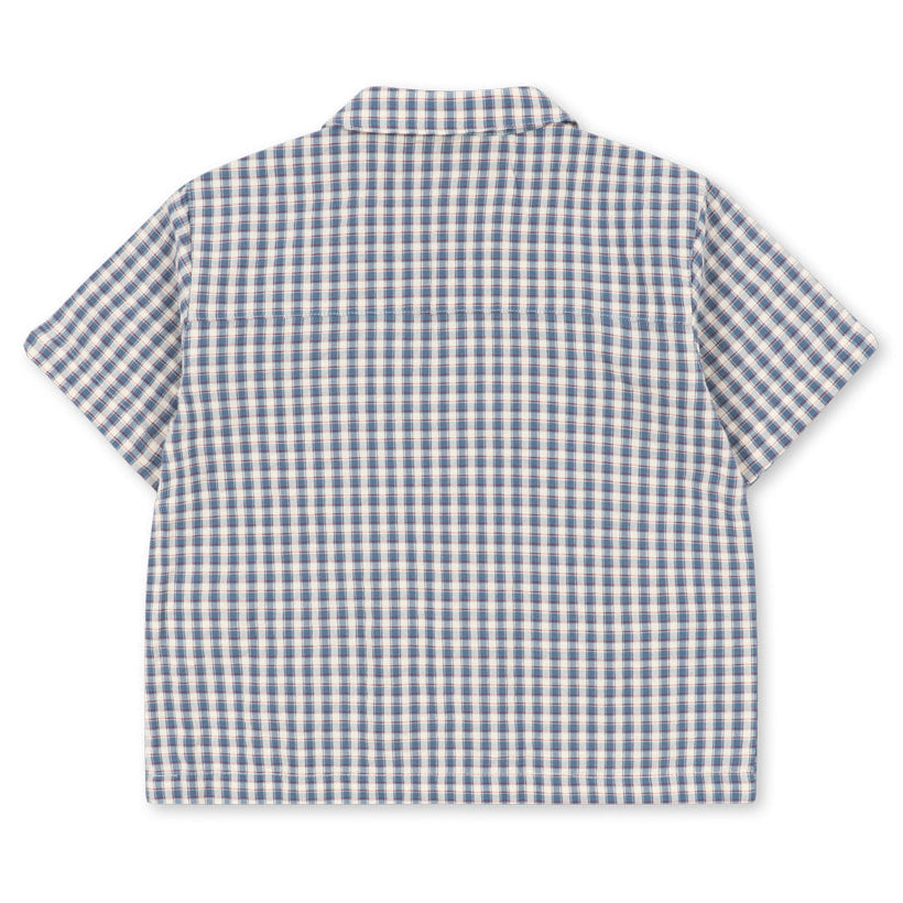 Konges Slojd Baby Boys’ and Boys’ Kim Short Sleeve Shirt, featuring a blue and white plaid seersucker design, is shown from the back against a plain white background.