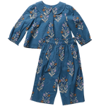 The Pink Chicken Baby Girls’ Dawson 2-Piece Set features a floral blue Peter Pan collar top and matching wide-leg botanical print pants.