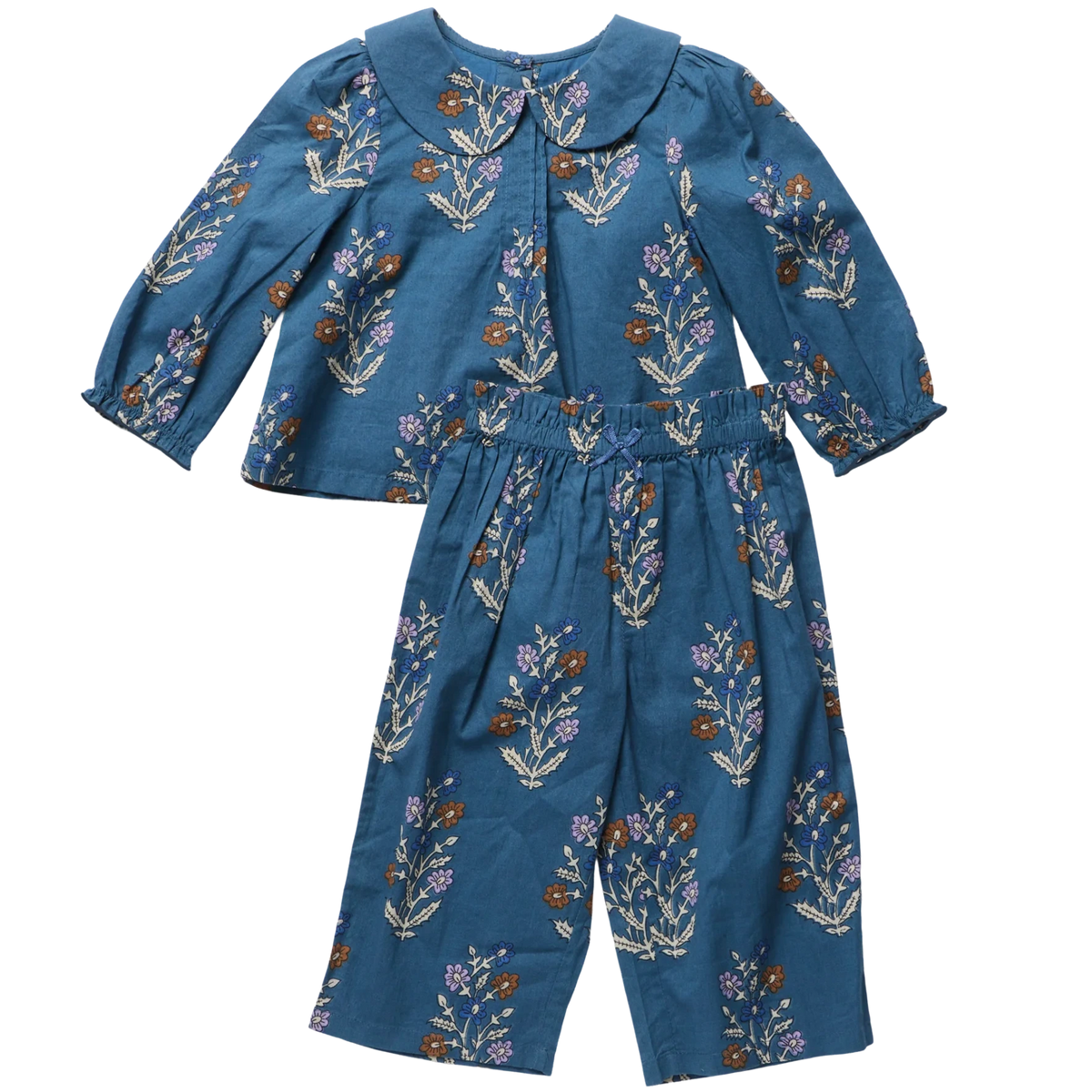 The Pink Chicken Baby Girls’ Dawson 2-Piece Set features a floral blue Peter Pan collar top and matching wide-leg botanical print pants.