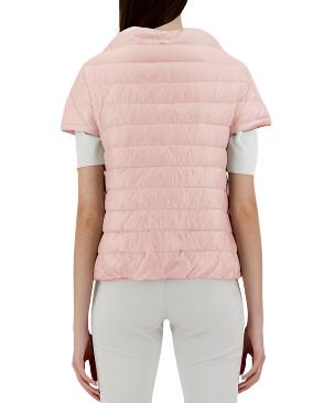 Seen from behind, an individual is wearing the Herno Emilia Cape, a goose down-padded puffer jacket in short-sleeved, light pink style atop a white shirt. The ultralight nylon fabric of the jacket embodies the refined elegance characteristic of Herno.