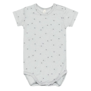 The Quincy Mae Baby Bamboo Short Sleeve Bodysuit in light grey features a celestial star print and has handy snap buttons at the shoulder and bottom for easy dressing.