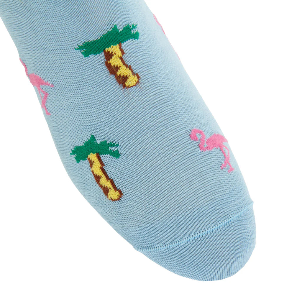 Add flair to any men’s collection with the Dapper Classics Sky Blue with Rose Flamingo and Palm Trees Cotton Sock, featuring linked toes for comfort.