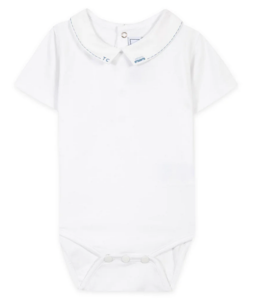 The Tartine et Chocolat Collared Short-Sleeved Onesie with Van Embroidery is a white baby bodysuit featuring short sleeves, a pointed collar, and convenient snap closures at the bottom. Perfect for special occasions, this elegant piece from Tartine et Chocolat displays subtle stitching details on the collar.