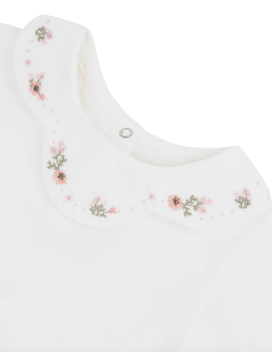 Close-up of the Tartine et Chocolat Long Sleeve Onesie, showcasing its ruffled collar adorned with Embrodery Fleurie in pink and green hues, and a small button at the back.