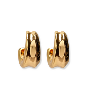 The Lizzie Fortunato Onda Hoops are a pair of 24-karat gold-plated earrings featuring a smooth, reflective surface and irregular, wavy edges, designed for pierced ears.