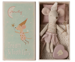 A Maileg Tooth Fairy Mouse, Little Sister in Match Box lies in a box with a small pillow and bedlinen. The lid reads "Maileg Dream & Tooth Fairy" and features an illustration of a mouse with a wand.