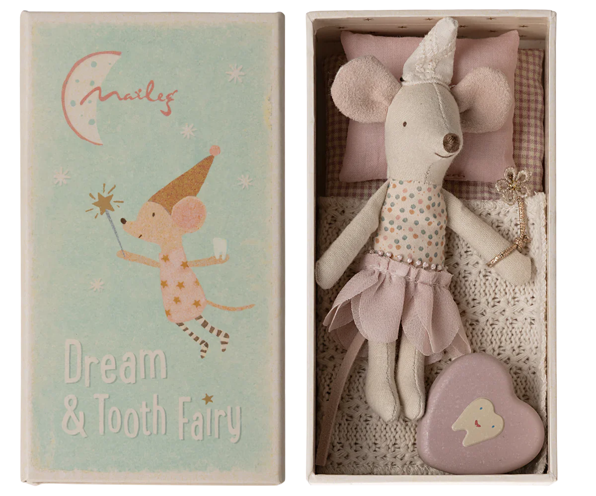 A Maileg Tooth Fairy Mouse, Little Sister in Match Box lies in a box with a small pillow and bedlinen. The lid reads "Maileg Dream & Tooth Fairy" and features an illustration of a mouse with a wand.