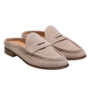 The Carissa Suede Mule Penny by Magnanni is a beige suede women’s loafer-style mule featuring low wooden heels and visible stitching details.