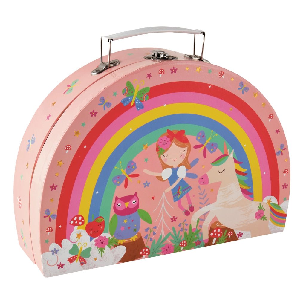 Introducing the Floss and Rock Rainbow Fairy Tin Tea Set in a semi-circle foiled case, decorated with a charming pink design featuring a rainbow, fairy, white unicorn, owl, butterflies, flowers, and mushrooms. Perfect for imaginative play or packing your tin tea set for a pretend picnic. The sturdy case includes a silver handle and latch for easy carrying.