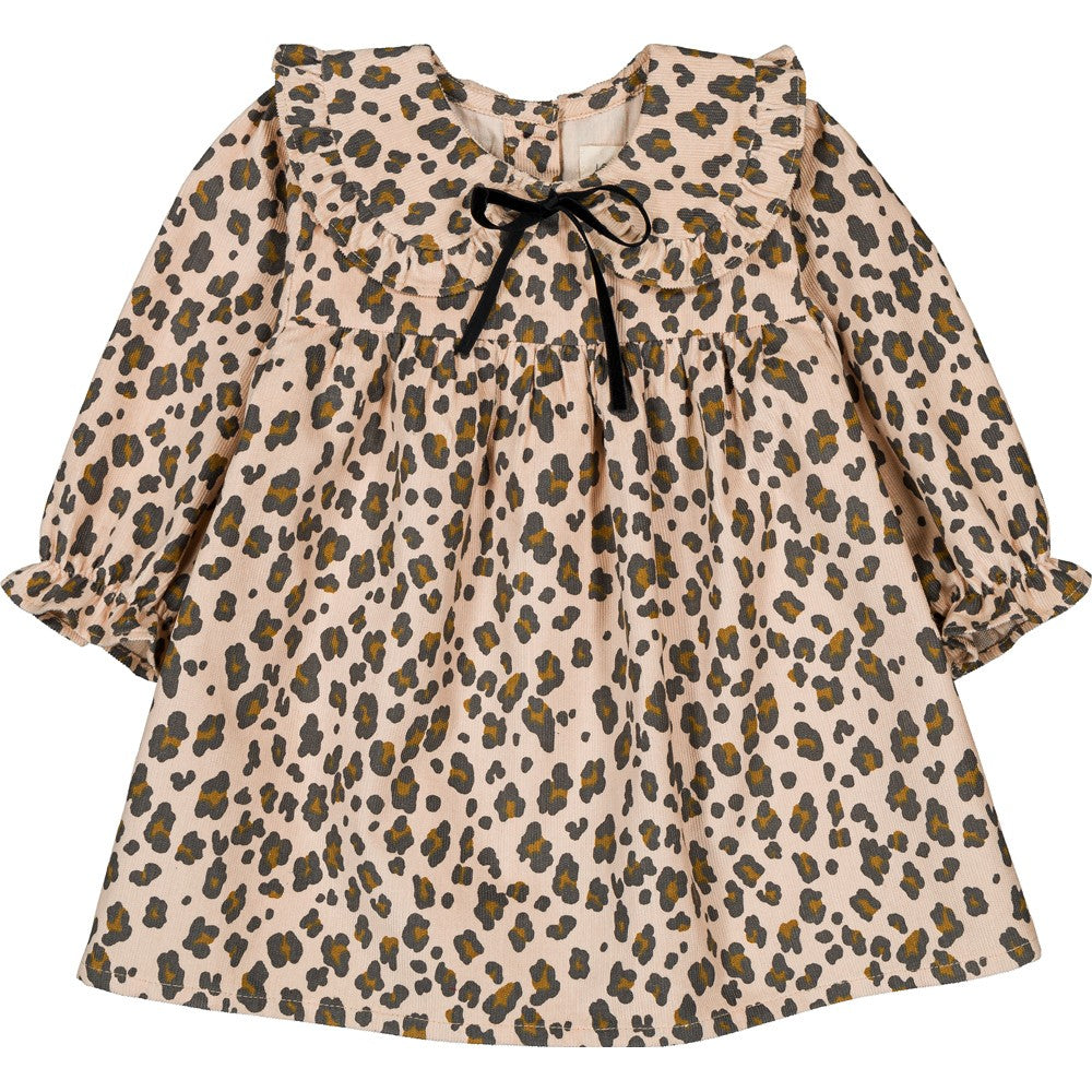 The Louis Louise Baby Girls' Benjamina Corduroy Leopard Dress features long sleeves, an all-over leopard print on beige, a ruffled Peter Pan collar, and a small black bow at the neckline.