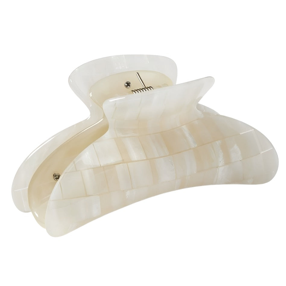 Machete Ivory-colored, translucent clamshell-shaped lamp with a textured surface, designed to sit on a flat surface, crafted from Italian acetate.