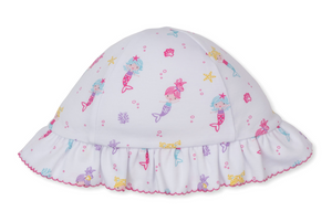 The Kissy Kissy Baby Girls’ Underwater Mermaids Floppy Hat is crafted from soft Pima cotton, featuring a ruffled brim and adorned with a colorful underwater mermaids print and charming sea-themed illustrations.