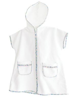 Terry Tots’ Kids’ Sleeveless Cover Up – Blue Floral is a sleeveless, hooded children’s poncho featuring two front pockets and floral ruffle trim along the edges, zipper, and pockets—an ideal terrycloth cover up for beach days or poolside fun.