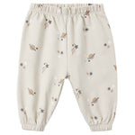 Quincy Mae Baby Boys’ and Boys’ Oversized Sweatpants in light beige feature a space-themed print with planets, stars, and comets. Designed with an elastic waistband and cuffs for a comfortable fit, these cozy fleece sweatpants are extra soft against your little one’s skin.