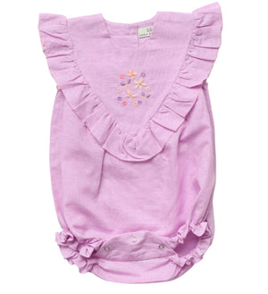 Early Sunday Baby Girls’ Lucy Baby Bubble Romper in light pink features ruffled sleeves, a ruffled bib collar, floral embroidery on the chest, and convenient snap buttons at the bottom.