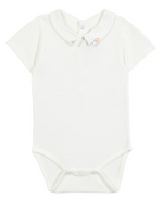 The Tartine et Chocolat Baby Boys’ Pointed Collar Onesie is a white ecru short-sleeve bodysuit featuring an elegant pointed collar with delicate small animal embroidery, along with snap closures at the bottom.