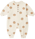 Keep your little one cozy and comfortable every day in the Quincy Mae Baby Relaxed Fleece Jumpsuit—a cream-colored, long-sleeve essential featuring brown buttons and an all-over smiling pumpkin print.