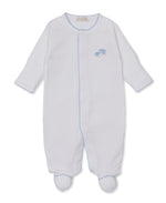Dress your little one in comfort and charm with the Kissy Kissy Baby Premier Sweet Sheep Footie. This white long-sleeve, footed onesie features light blue trim and a delicate blue hand-embroidered detail on the left chest. Made from luxurious Peruvian cotton, it’s part of our Sweet Sheep Collection—perfect for keeping your baby cozy and stylish.