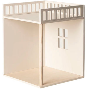 Introducing the Bonus Room FW 2026 - House of Miniature by Maileg—a minimalist wooden dollhouse featuring one open side, a flat roof with railing, and a wall adorned with a square window, making it an ideal miniature home for imaginative play.
